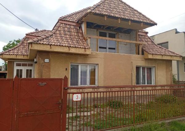 Na predaj 4-izbový rodinný dom v centre Hurbanova