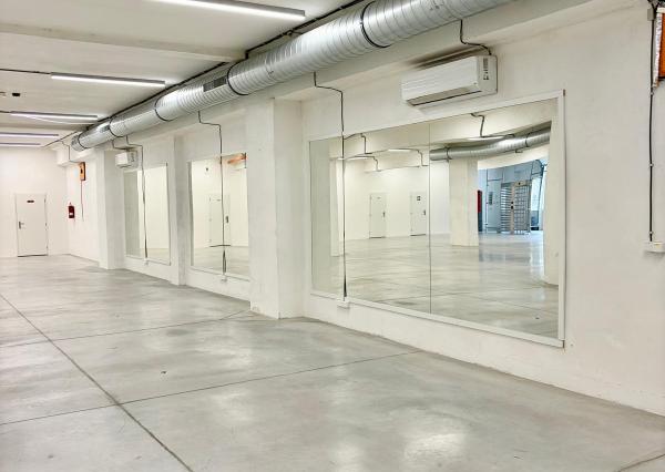 Na prenájom výrobno-skladový priestor  v Bratislave. - 930m2 - BRATISLAVA III. - Kramáre
