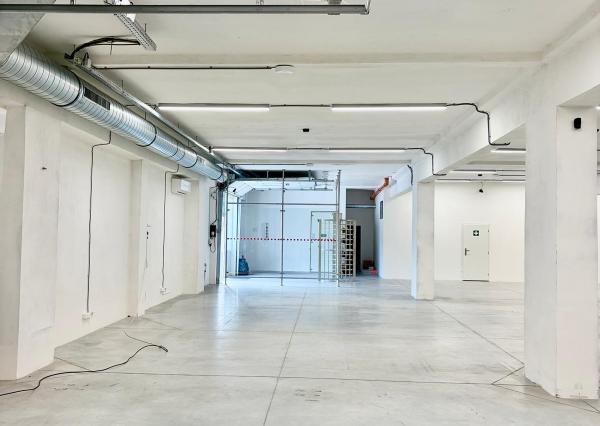 Na prenájom výrobno-skladový priestor  v Bratislave. - 930m2 - BRATISLAVA III. - Kramáre