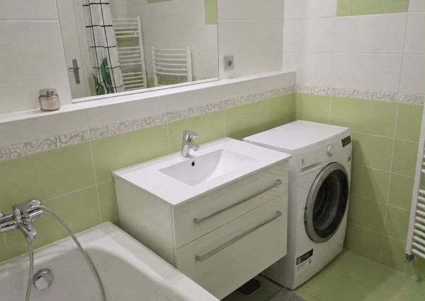 Na PRENÁJOM 2 izbový klimatizovaný byt s balkónom a výhľadom na Rakúsko, Bratislava Devínska Nová Ves