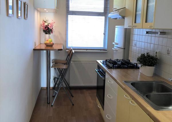 Na PRENÁJOM slnečný 1 izbový byt (44 m2) s veľkým  balkónom, Bratislava Petržalka
