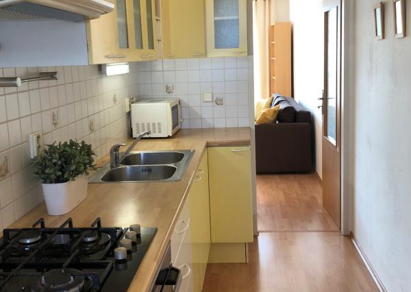 Na PRENÁJOM slnečný 1 izbový byt (44 m2) s veľkým  balkónom, Bratislava Petržalka