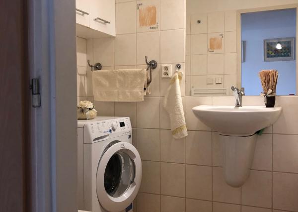 Na PRENÁJOM slnečný 1 izbový byt (44 m2) s veľkým  balkónom, Bratislava Petržalka