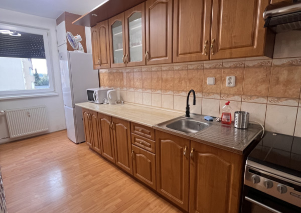 SENEC – NA PRENÁJOM 3 izbový byt priamo v centre mesta.