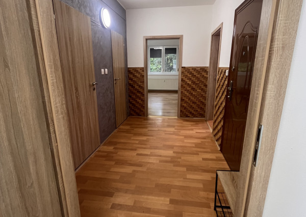 SENEC – NA PRENÁJOM 3 izbový byt priamo v centre mesta.