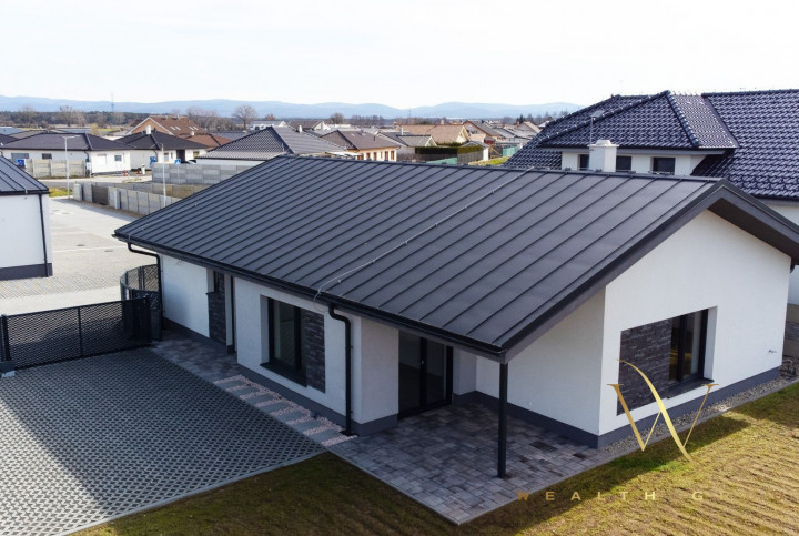Na predaj krásny 4 izbový bungalov v obci Láb
