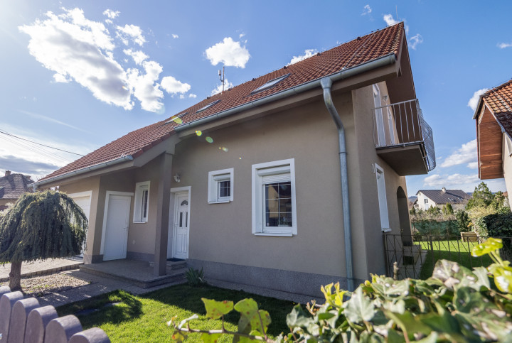 Na PREDAJ útulný  4 izbový rodinný dom s garážou a záhradou v TOP lokalite Vajnor