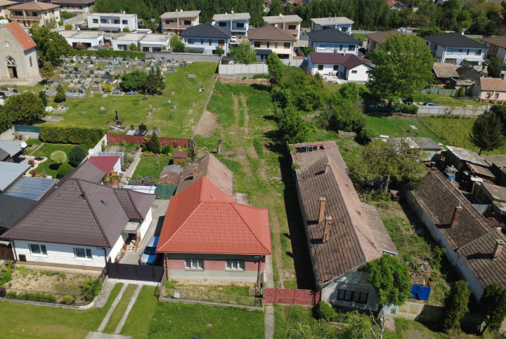 Veľký Biel, okr. SC – NA PREDAJ starší, čiastočne prerobený, tehlový rodinný dom s priestranným, perspektívnym pozemkom.
