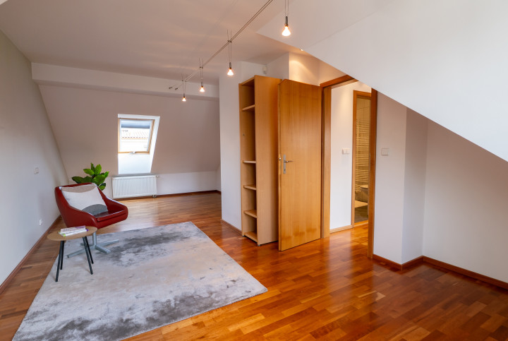 Exkluzívne na PREDAJ: Priestranný 4-podlažný rodinný dom (183 m2) v obľúbenej lokalite Ľudová štvrť, Pohronská ulica, Bratislava – Nové Mesto