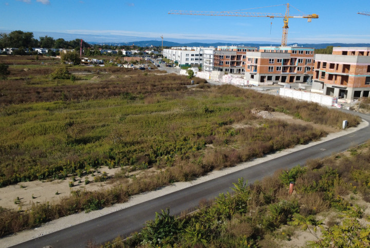 Exkluzívny stavebný pozemok 1 064 m² v Ivanke pri Dunaji na predaj