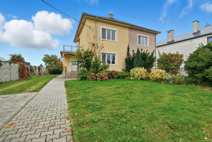 Na predaj 4 izbový rodinný dom v centre obce Tomášov