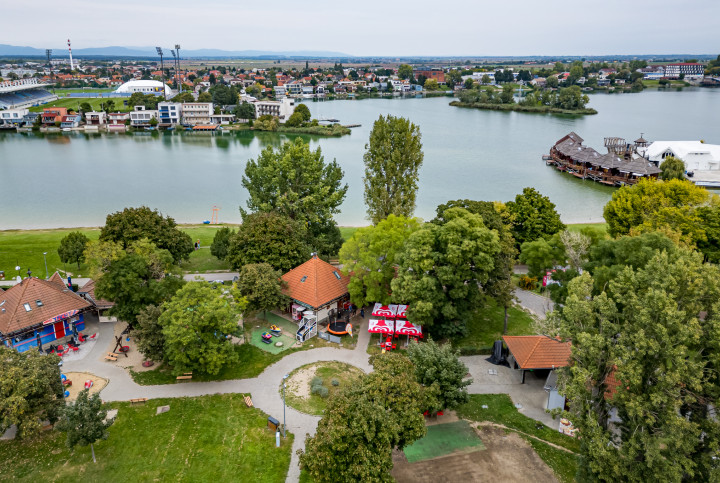Na PREDAJ: úspešný Bufet na Pláži priamo pri jazere, Senecké jazerá Juh - podnikajte tam, kde iní chodia dovolenkovať