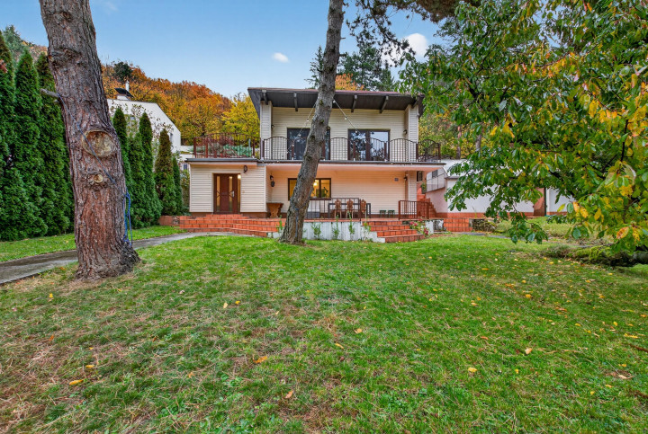 ZNÍŽENÁ CENA -   Priestranný 5-izbový rodinný dom s krytým bazénom v Modre – Harmónia