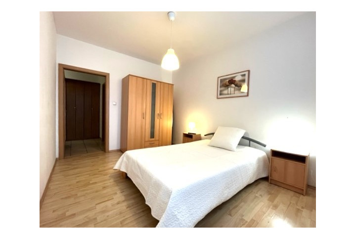 Na PRENÁJOM priestranný 2 izbový byt s veľkou loggiou a parkovaním, 74 m², Tomášikova Bratislava Ružinov