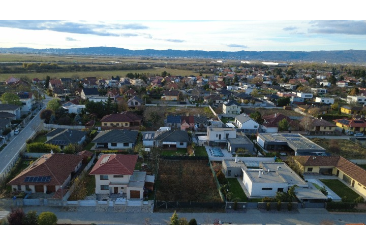 Ideálny pozemok pre váš vysnívaný dom – Ivanka pri Dunaji, Farná (okres Senec)