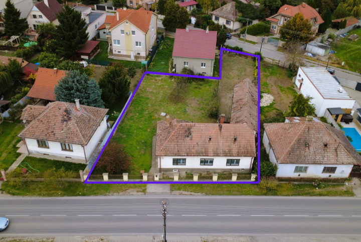 Stavebný pozemok 1 058 m² v centre Tomášova – 2 prístupy, investičná príležitosť