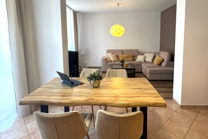 Na PRENÁJOM: Priestranný 2-izbový byt s loggiou a garážovým státím – Matejkova, Dlhé diely, Bratislava