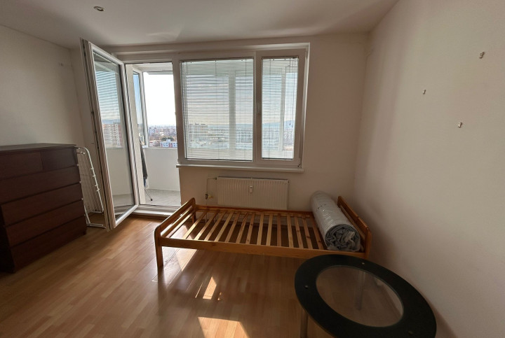 Svetlá garsónka s balkónom, 11/12 posch. – prenájom