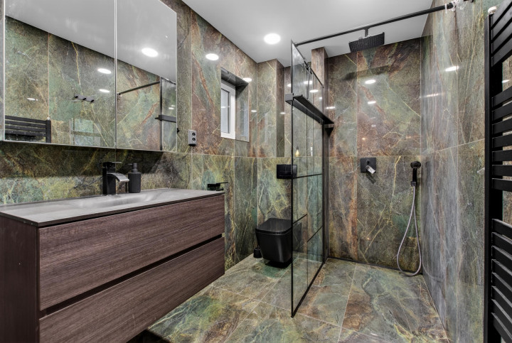 NA PREDAJ priestranný 6-iz Rodinný Dom v Stupave