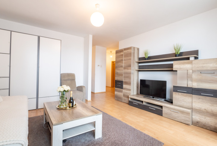 Na predaj veľký 2 izbový byt v Bratislave-Petržalke, ul.Budatínska