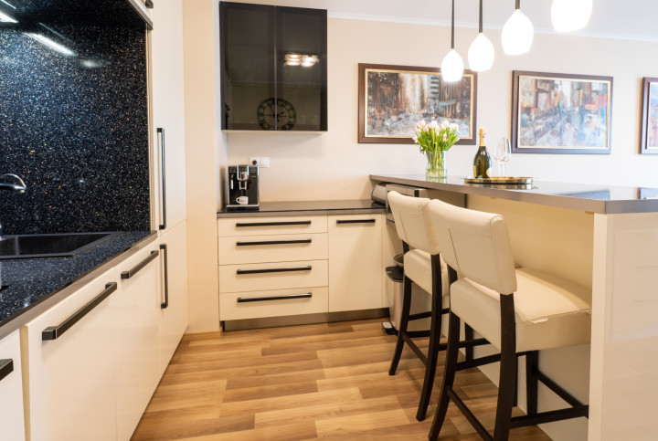 Na prenájom  velký  2 izbový byt v Bratislave v projekte -Slnečnice