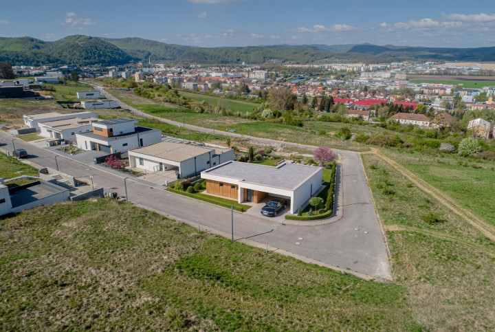 Na predaj stavebný pozemok s projektom – Zvolen Sarvaška