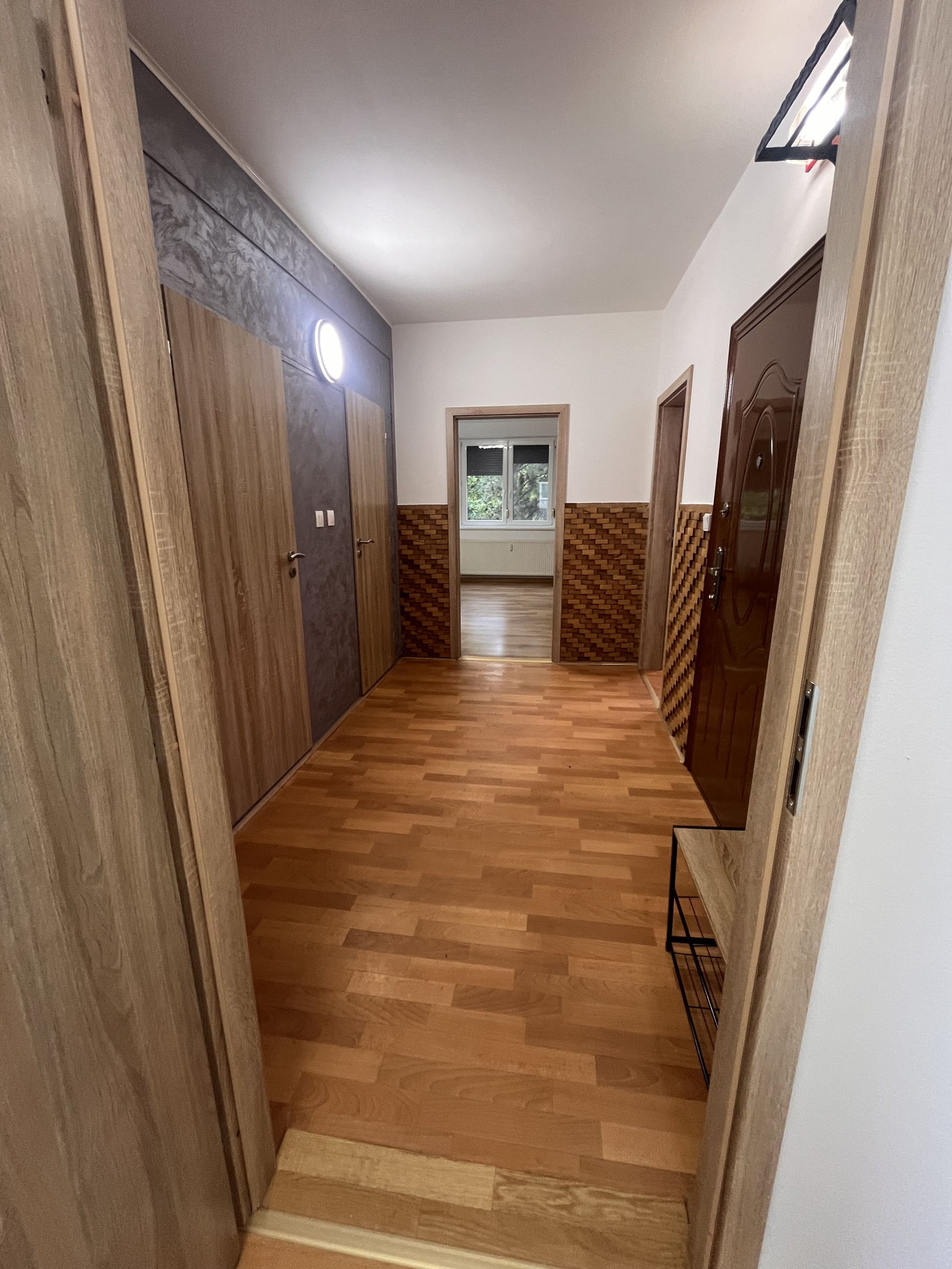 SENEC – NA PRENÁJOM 3 izbový byt priamo v centre mesta.