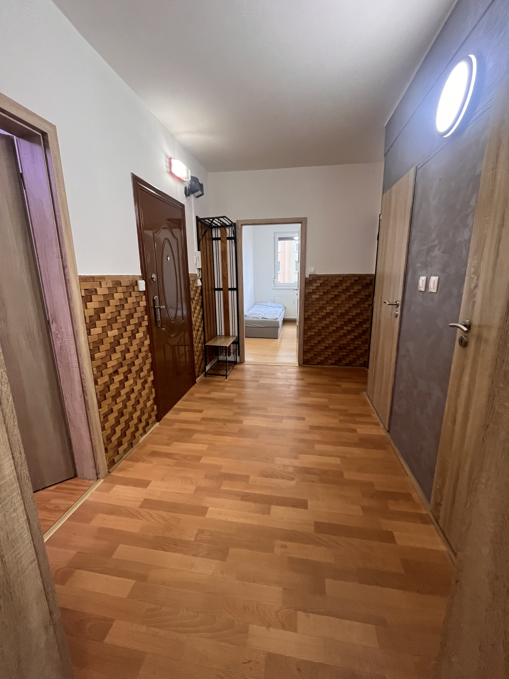 SENEC – NA PRENÁJOM 3 izbový byt priamo v centre mesta.